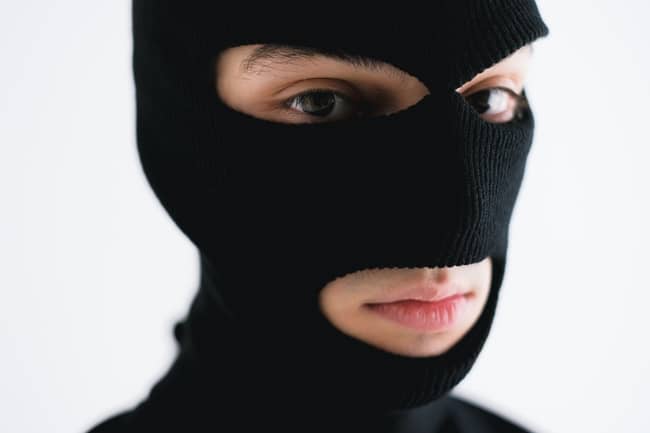 O que significa sonhar com invasão domiciliar