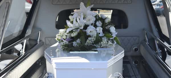 Sonhar com velório de quem já morreu