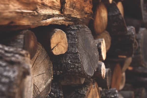 Sonhar com madeira para construção de casa