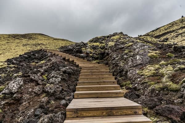 Sonhar com escadas de madeira