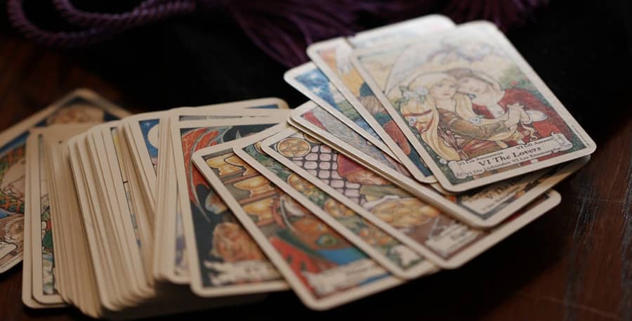 Sonhar com cartas de Tarot