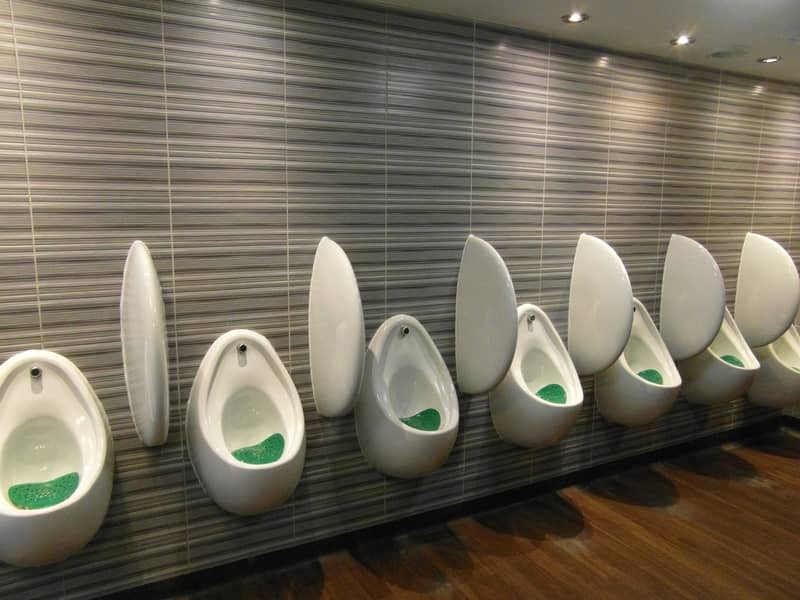 Sonhar que está urinando