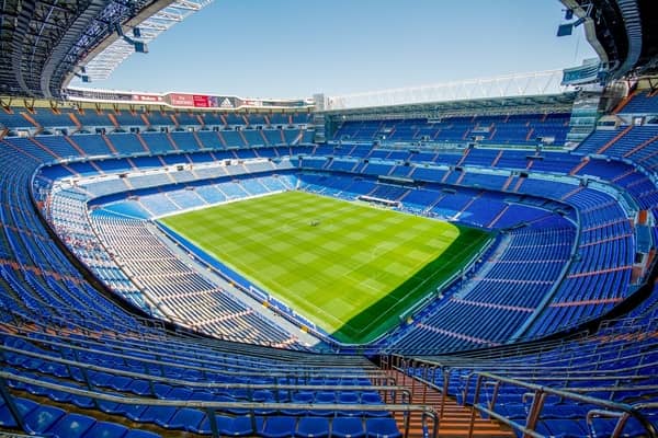 Estádio de futebol vazio