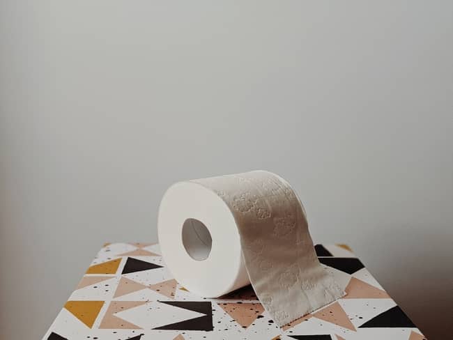 Sonhar que caga nas calças de outra pessoa