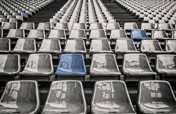 Estádio de futebol abandonado 