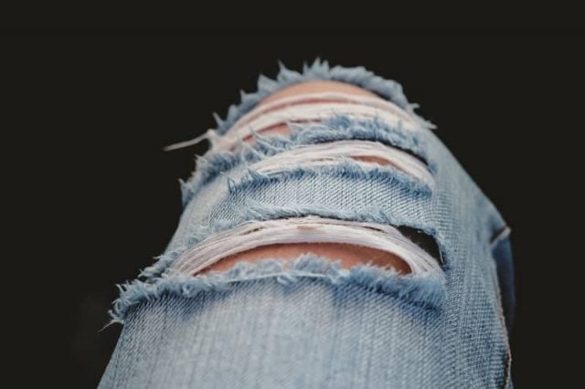Sonhar com Roupa Rasgada: Nova, Velha, Branca ou Preta