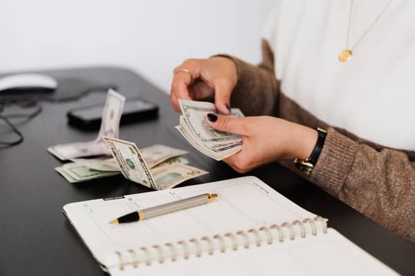 O que significa sonhar com nota de 100 reais