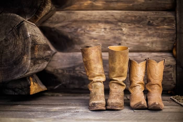 Significados de sonhar com muitos sapatos juntos