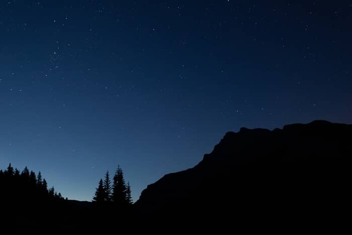 Céu estrelado escuro
