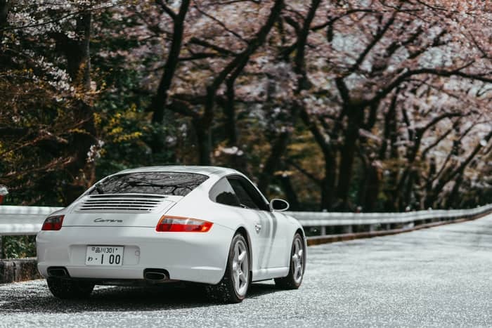 Significados de sonhar com um carro que está caindo do céu