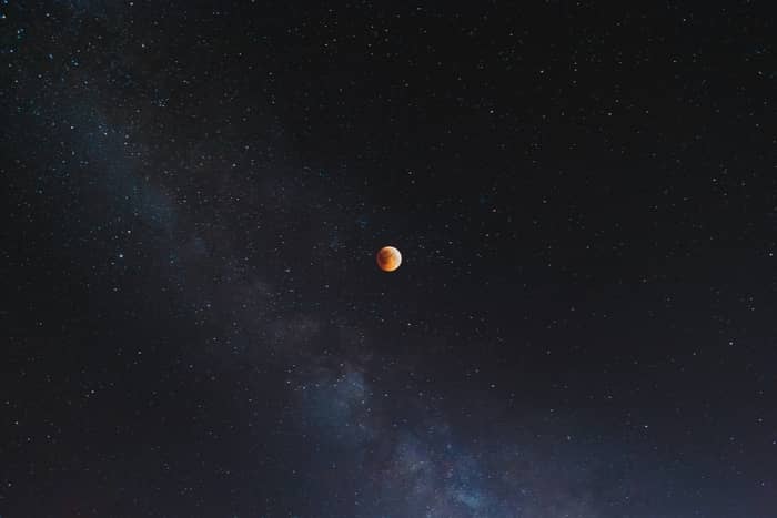 Sonhar com lua cheia e céu estrelado