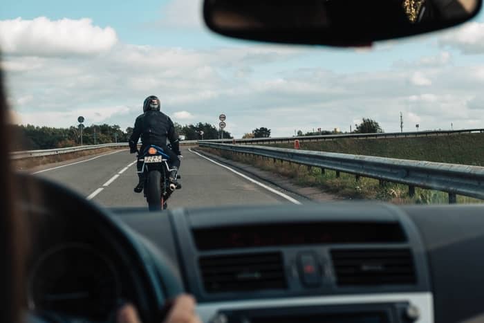 Dirigindo moto