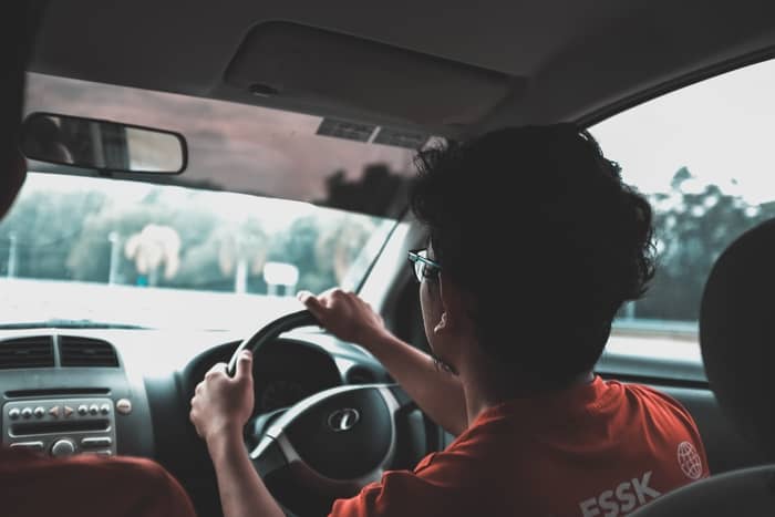 Conduzindo para lugar onde viveu