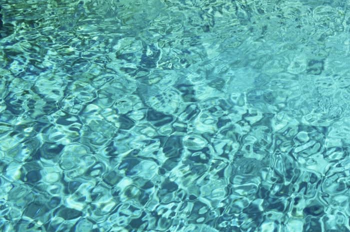 Água de piscina limpa