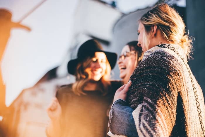 5 Significados de você sonhar com mulherada