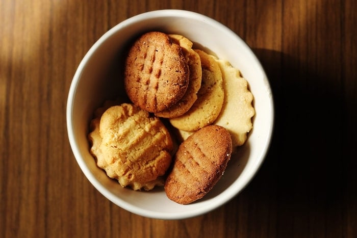 Sonhar com biscoito